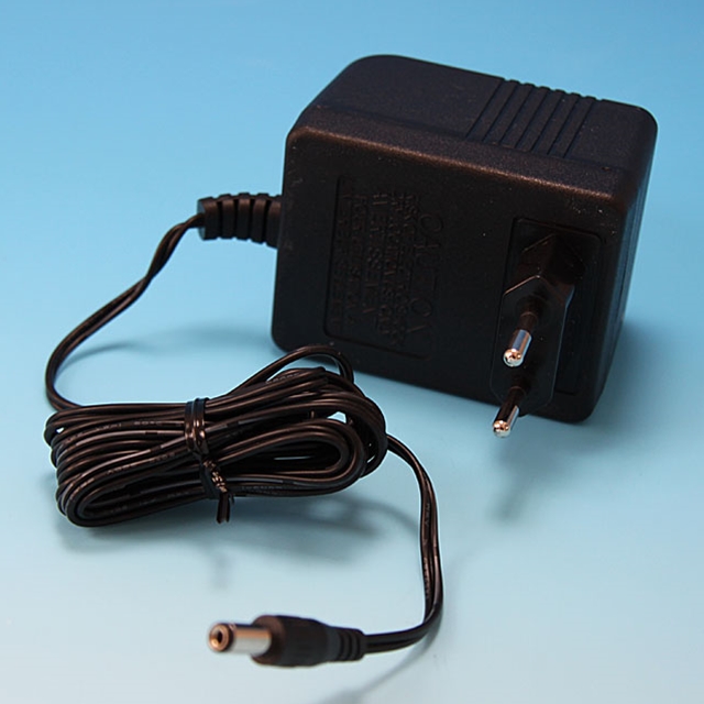 Netzadapter zu CD Player 9V 1000mA