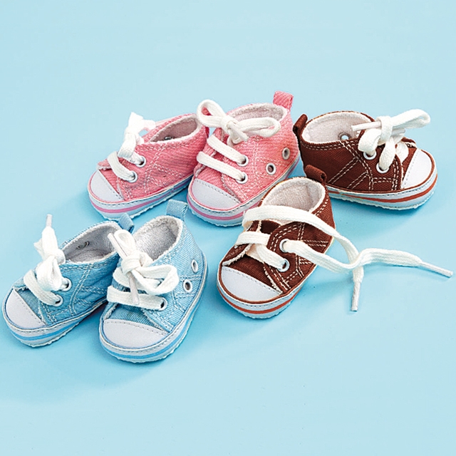 3 paia di scarpe da ginnastica per bambola Baby Love