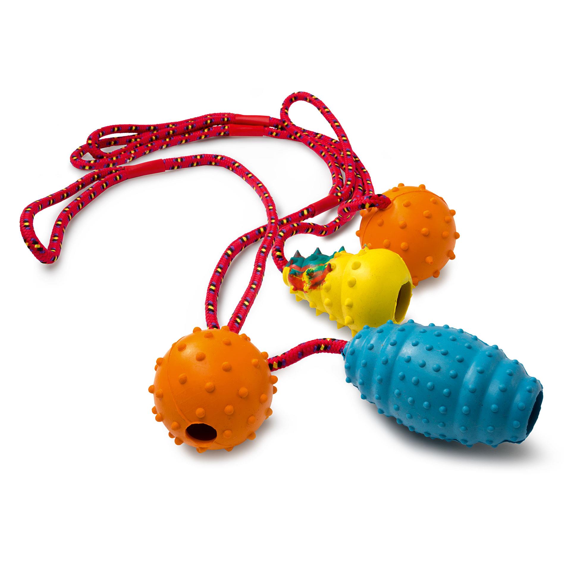 Hundespielzeug aus Gummi an roter Schnur mit Schlaufe: je 2 runde orange Wurfkongs, 1 ovaler blauer Wurfkong und 1 trapezförmiger gelber Wurfkong