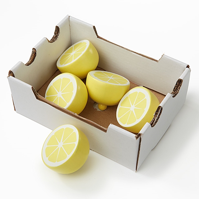 Limoni in cassettina da frutta in legno