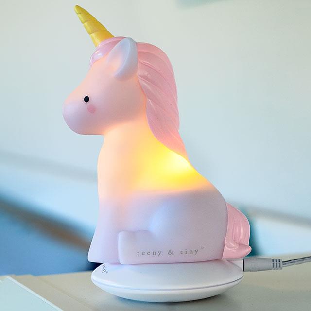 Luce notturna Unicorno bianco seduto