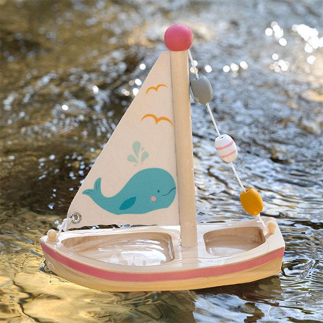 Barca a vela in legno