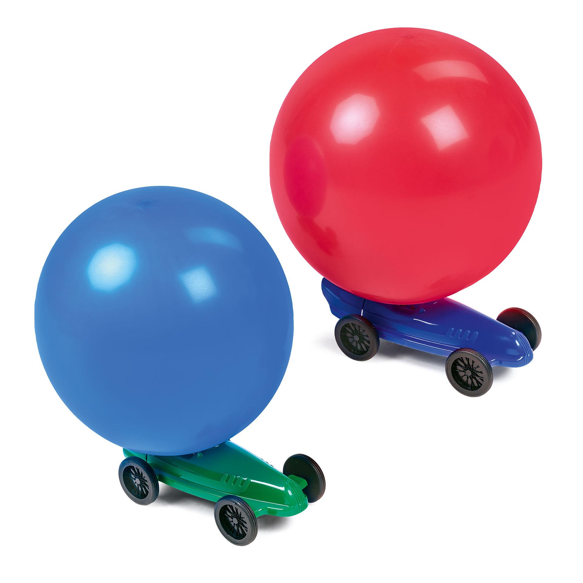 Zwei Ballonautos mit aufgeblasenen Ballonen
