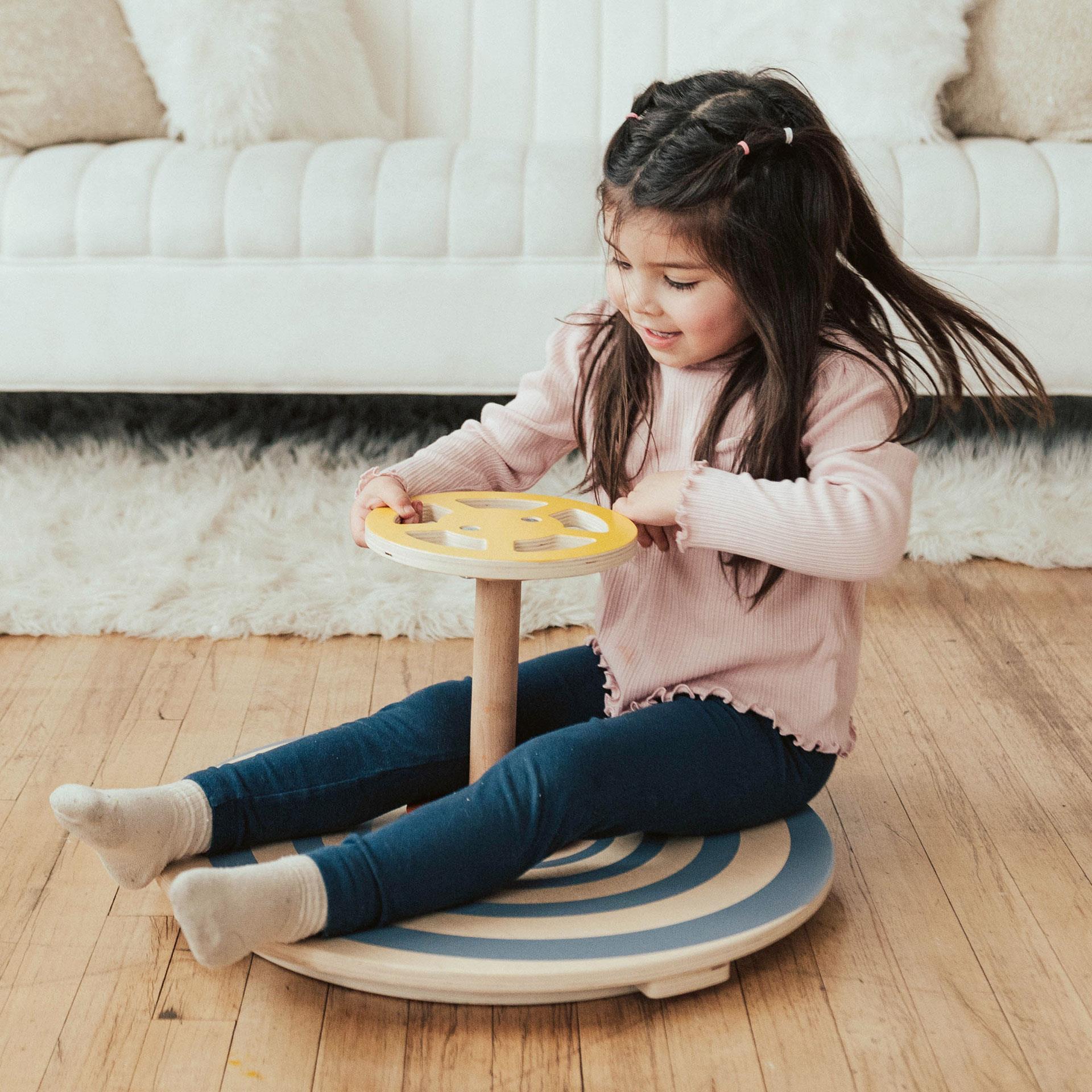 Drehkarussell aus Holz von BEA Toys