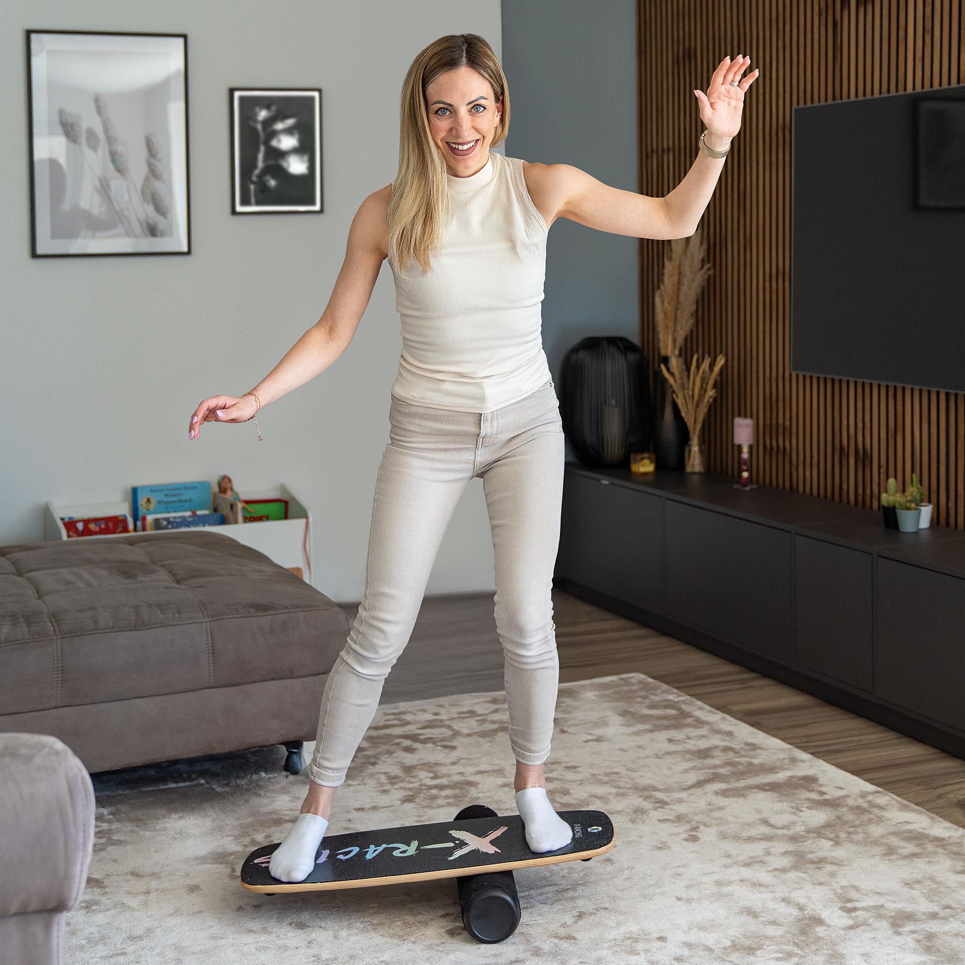 Balanceboard mit schwarzer Rolle im X-Racing Design, Holzdeck mit rutschfester Rolle