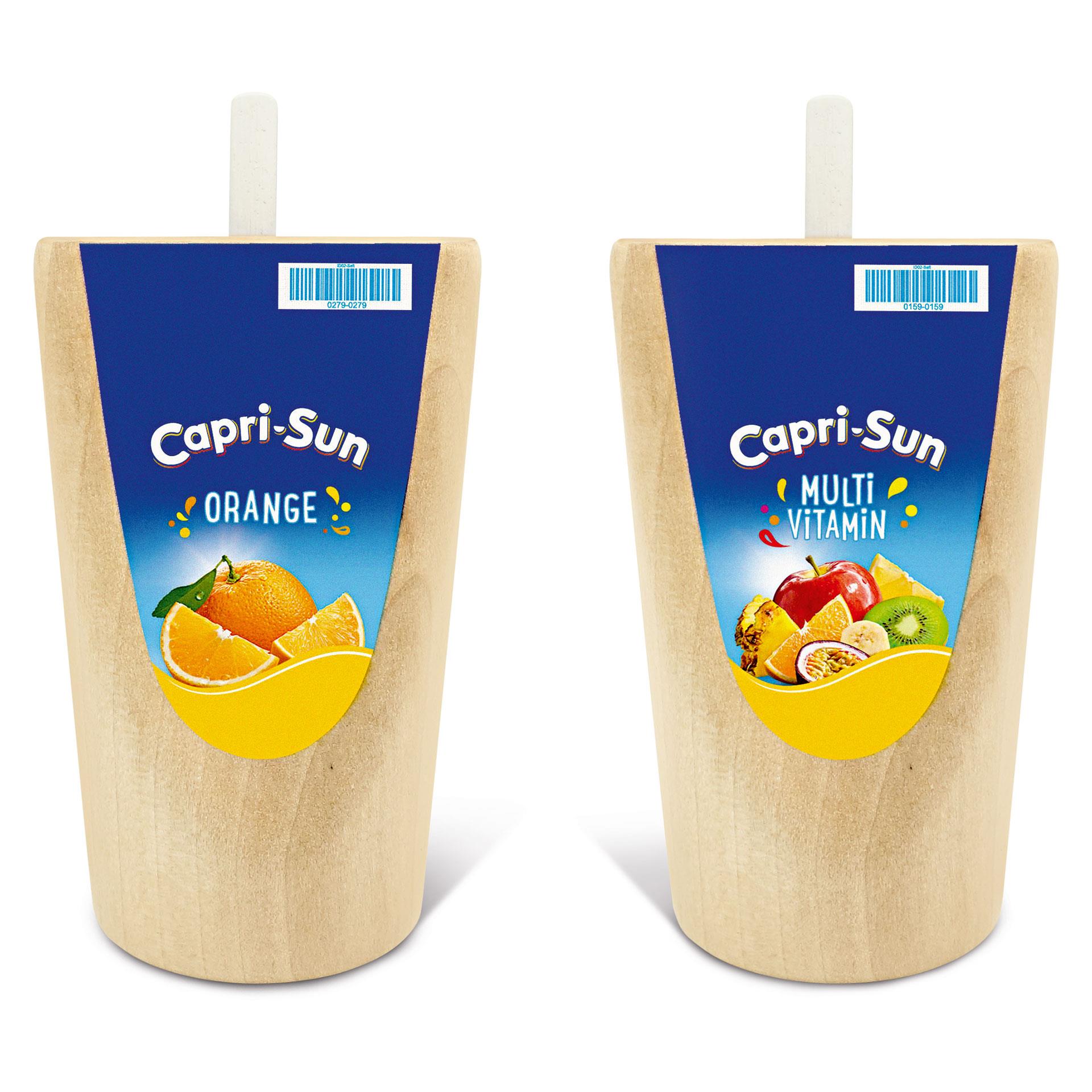 Zwei Capri-Sun Spielgetränke aus Holz mit orginalgetreuem Design und entnehmbarem Holztrinkhalm für den Kinderkaufladen
