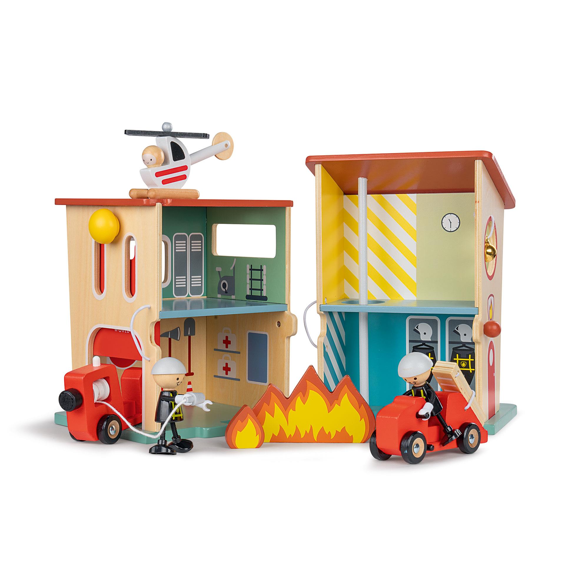 Holzspielzeug-Feuerwehrstation mit Helikopter, Feuerwehrfahrzeugen, Figuren und Flammen