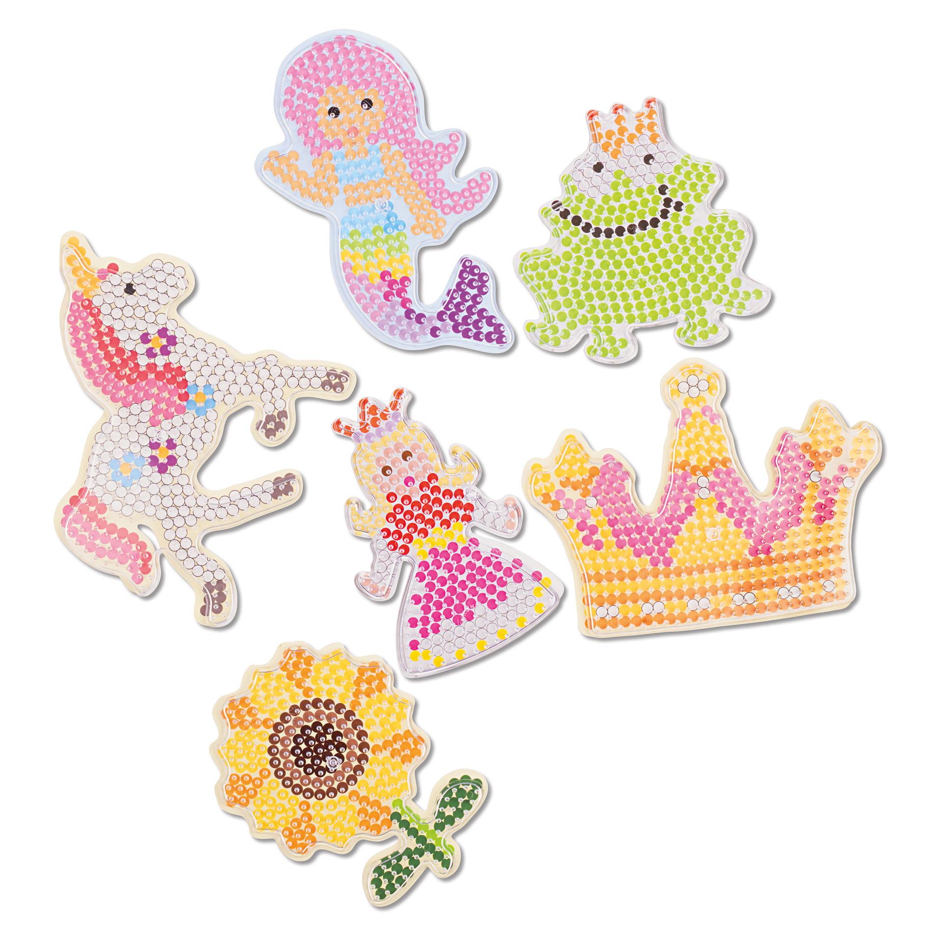 6 transparente Steckplatten mit Märchenmotiven wie Prinzessin, Einhorn und Krone, inklusive farbiger Designvorlagen