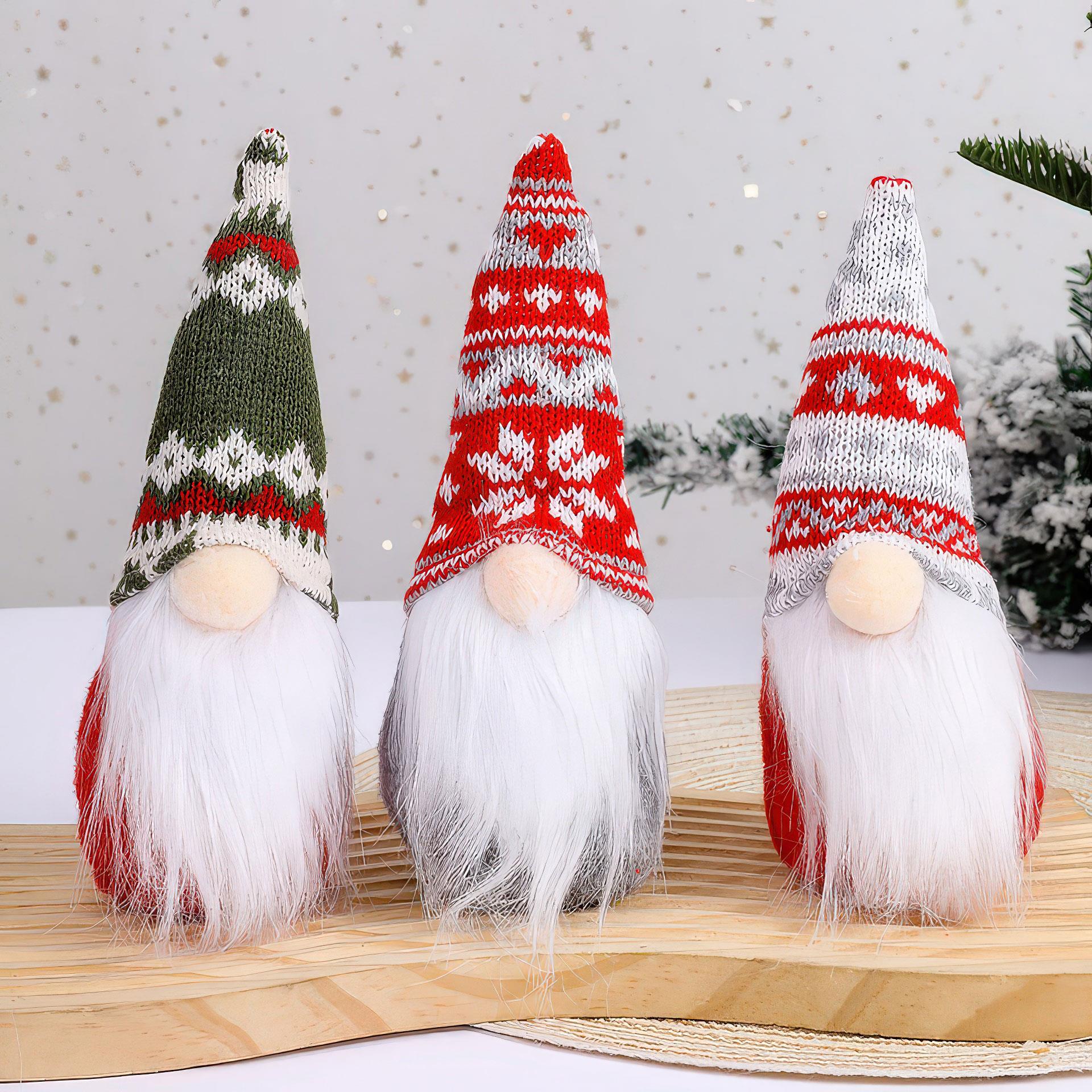 3 Weihnachtswichtel mit roter gemusterter Zipfelmütze und langem weissem Bart, ca. 15 cm hoch