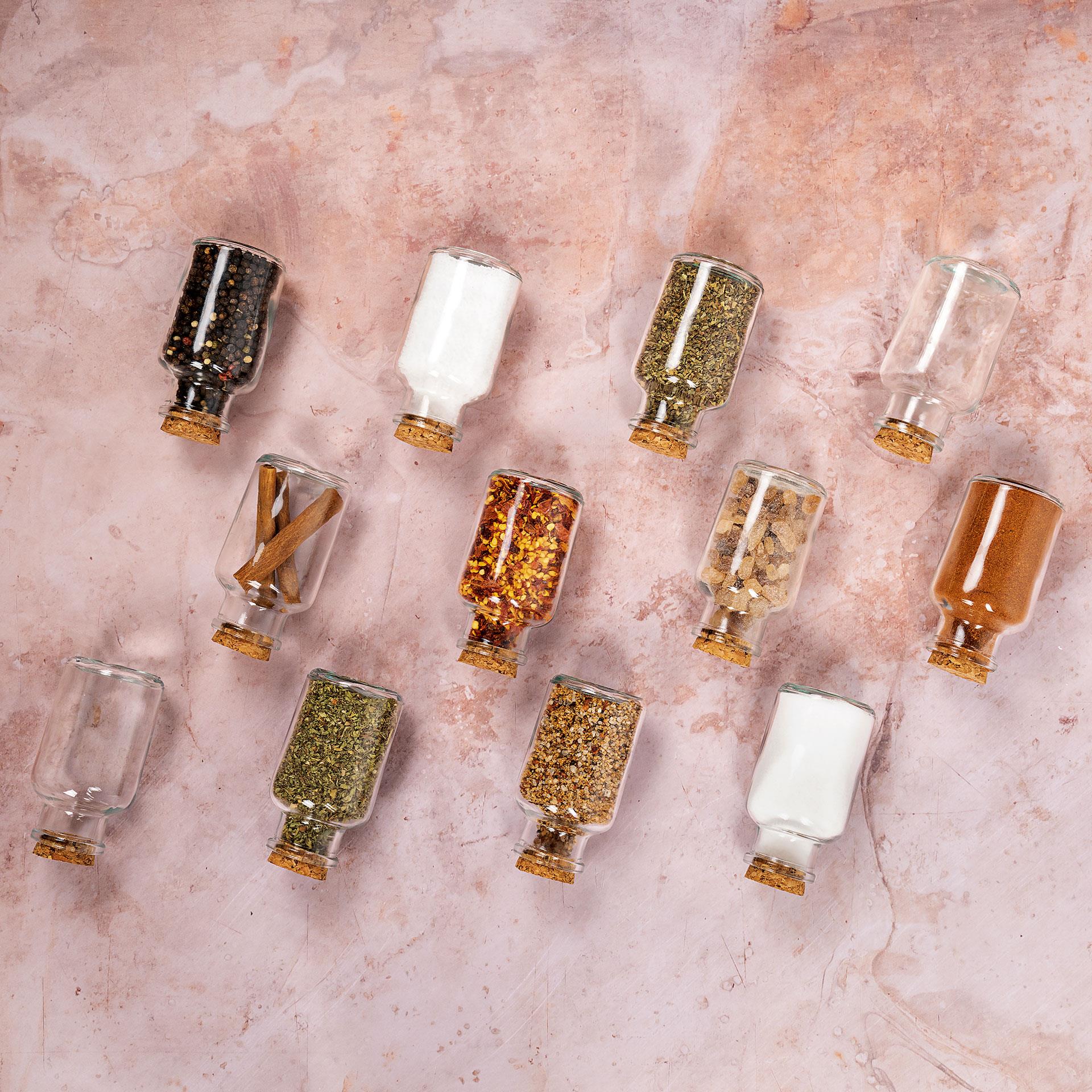 Kleine Glasflaschen mit Korkverschluss, ideal zur Aufbewahrung von Gewürzen, Kräutern oder für DIY-Projekte. Set mit 12 Stück, Fassungsvermögen 125 ml