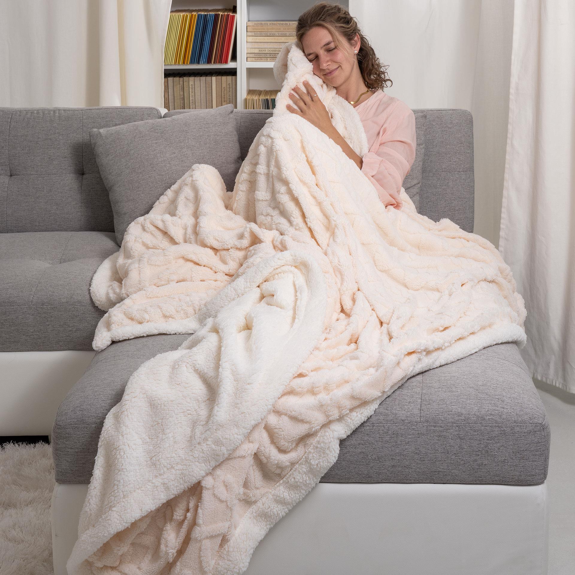 Grosse weisse Kuscheldecke aus Flanell
