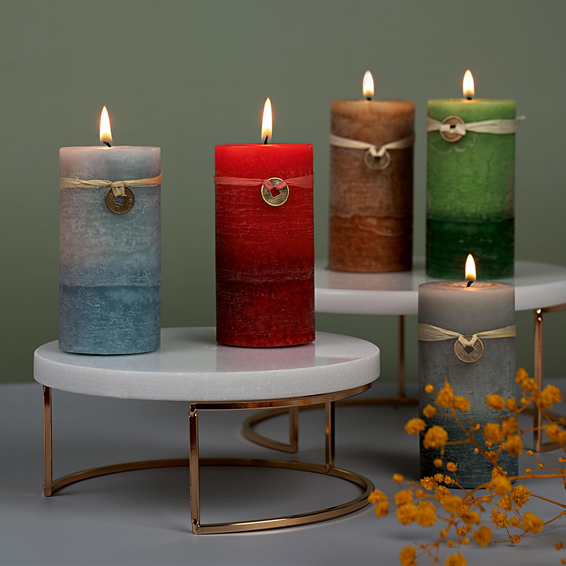 Fünf handgemachte Duftkerzen im Feng Shui Stil mit Farben und Düften der Elemente Feuer, Wasser, Erde, Metall und Holz