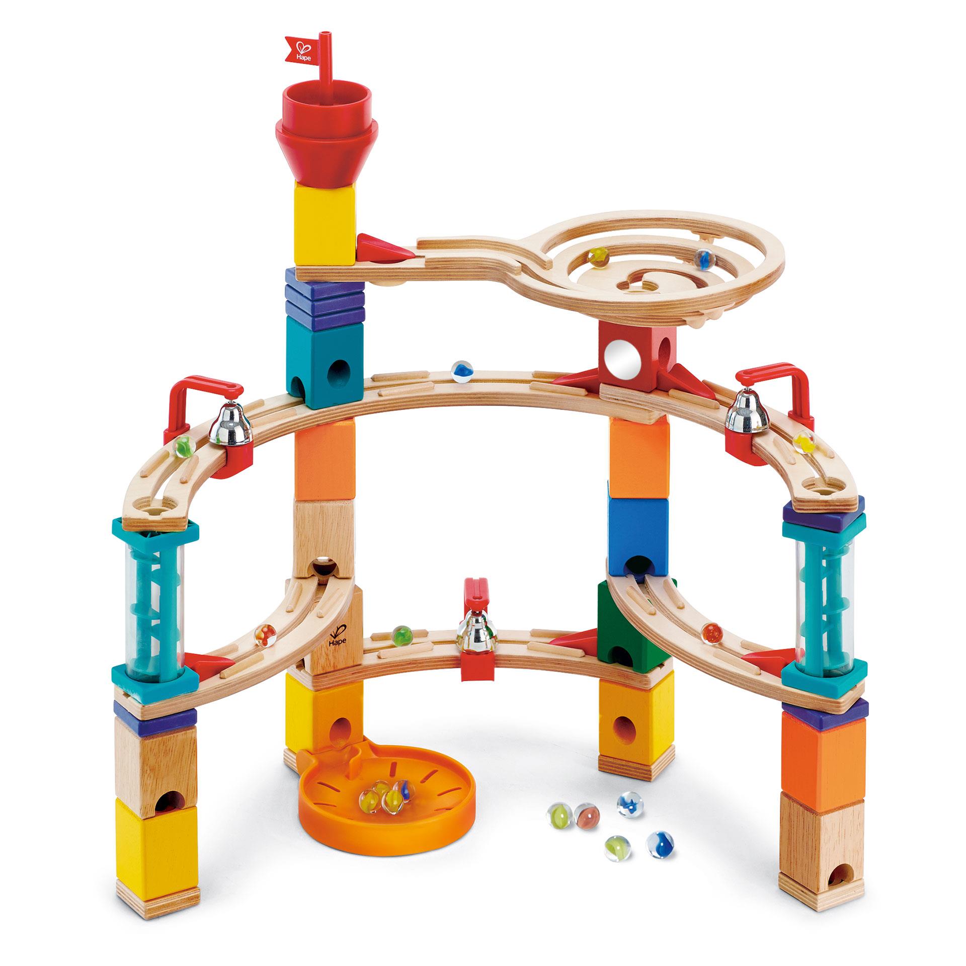 Quadrilla Castle Escape, mehrstöckige Holz-Kugelbahn mit Drehturm, Spiraltrichter, zwei transparenten Treppenhäusern und drei hängenden Glocken