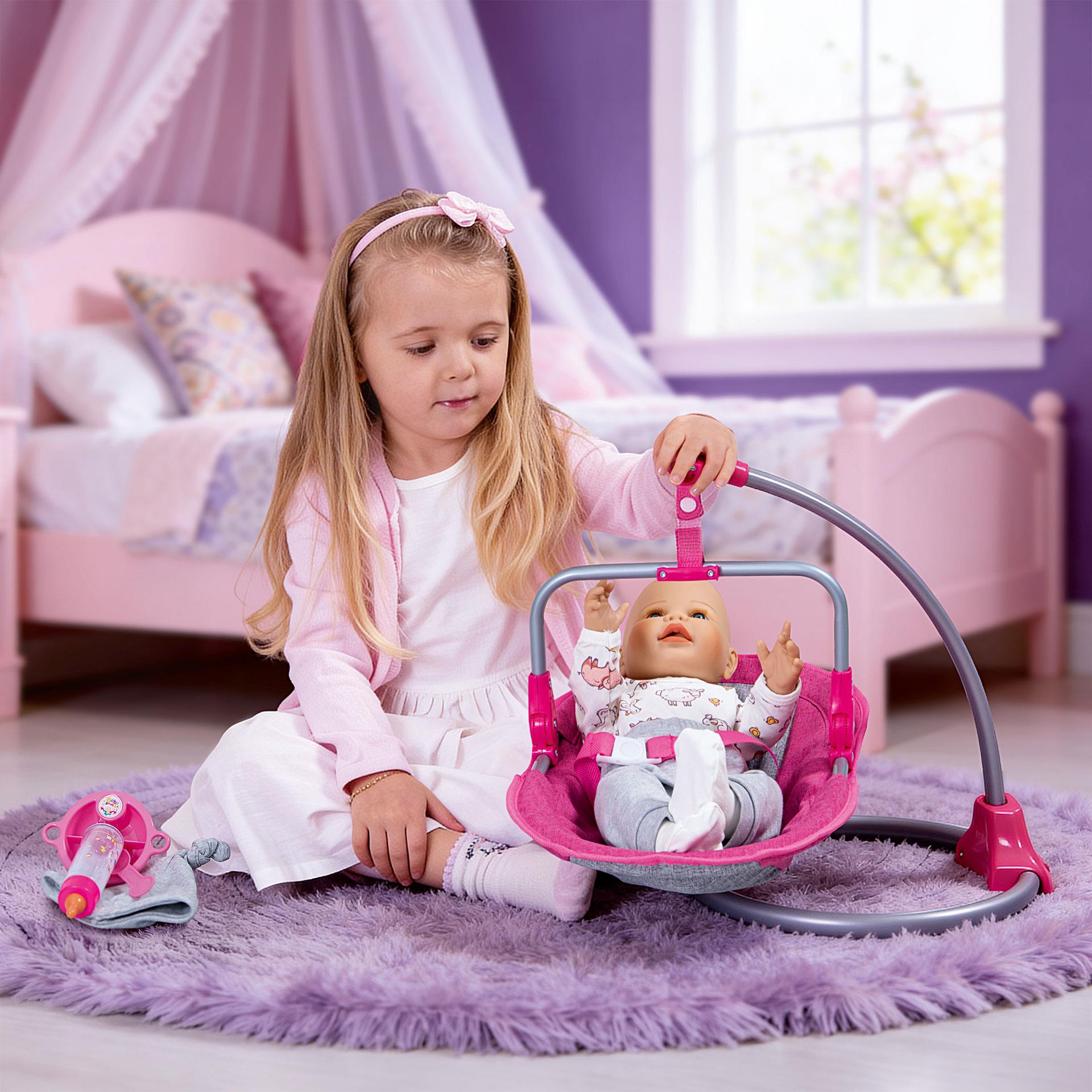 Wandelbarer 3in1 Puppenhochstuhl in Grau und Pink mit Schaukelfunktion und abnehmbarer Trageschale