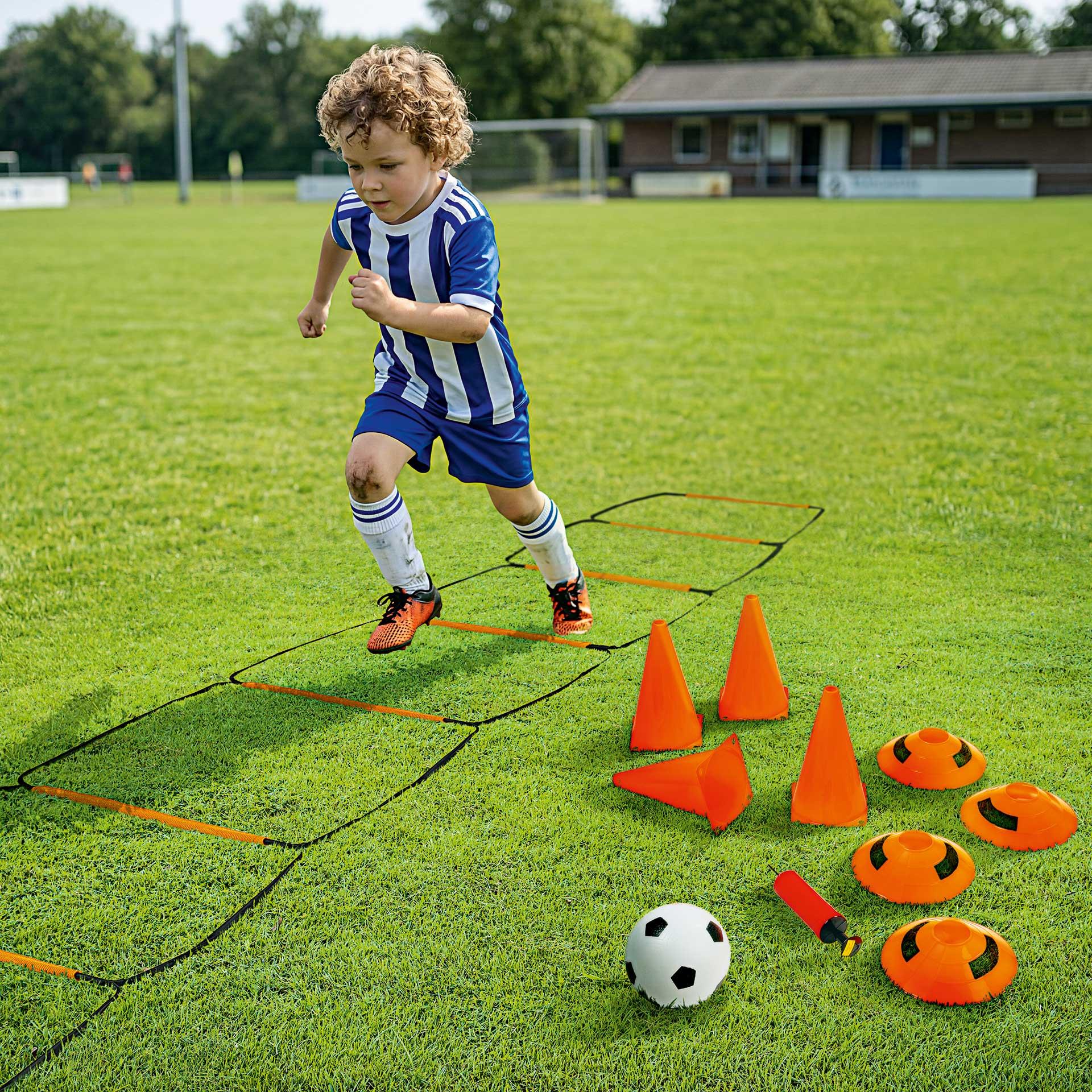 Fussball Trainingsset mit Koordinationsleiter, Markierungshütchen, Ball und Pumpe für Training und Bewegungsübungen