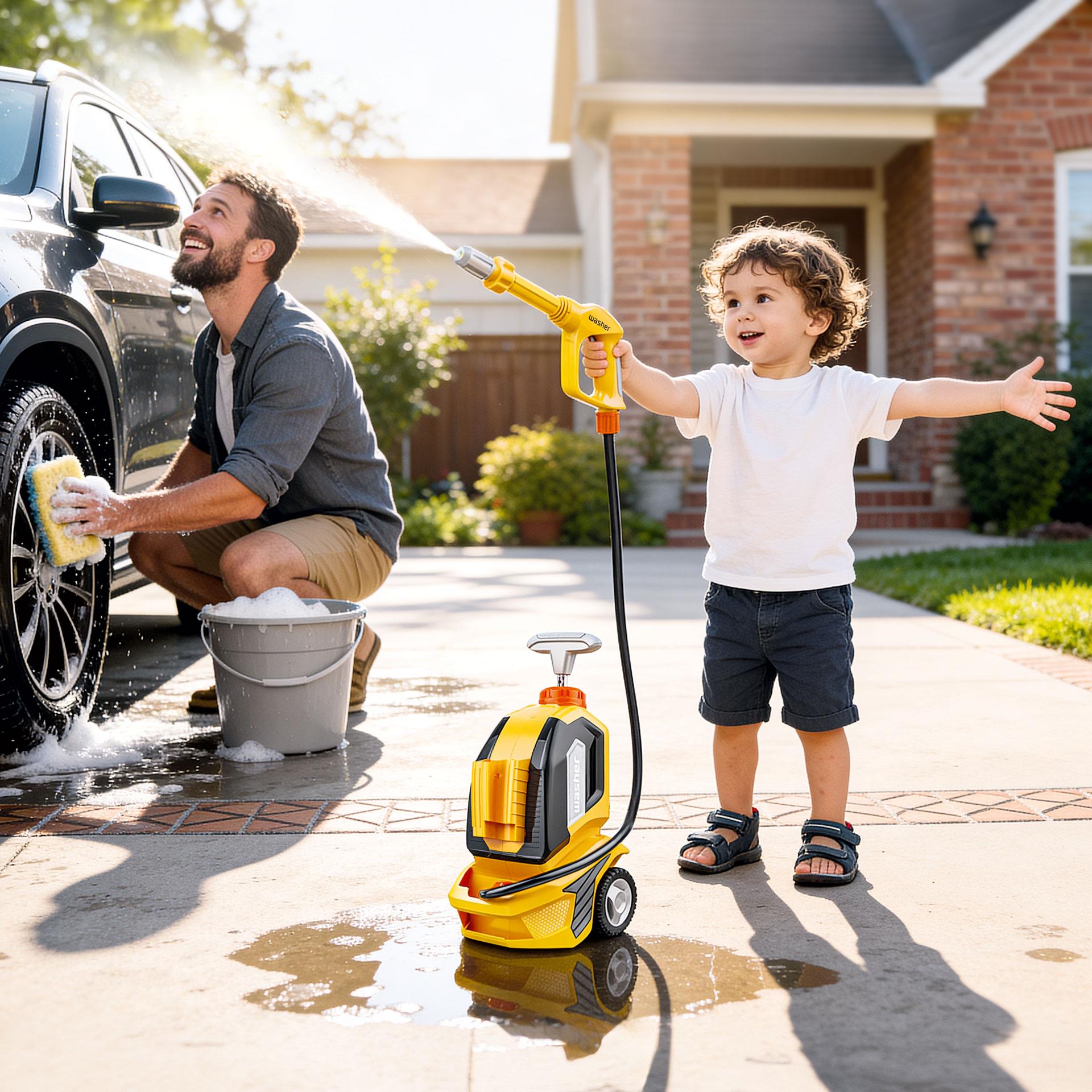 Kinderspielzeug Autowaschgerät auf 2 Rädern mit gelbem Wassertank, schwarzem Schlauch und blauer Sprühpistole für den Garten