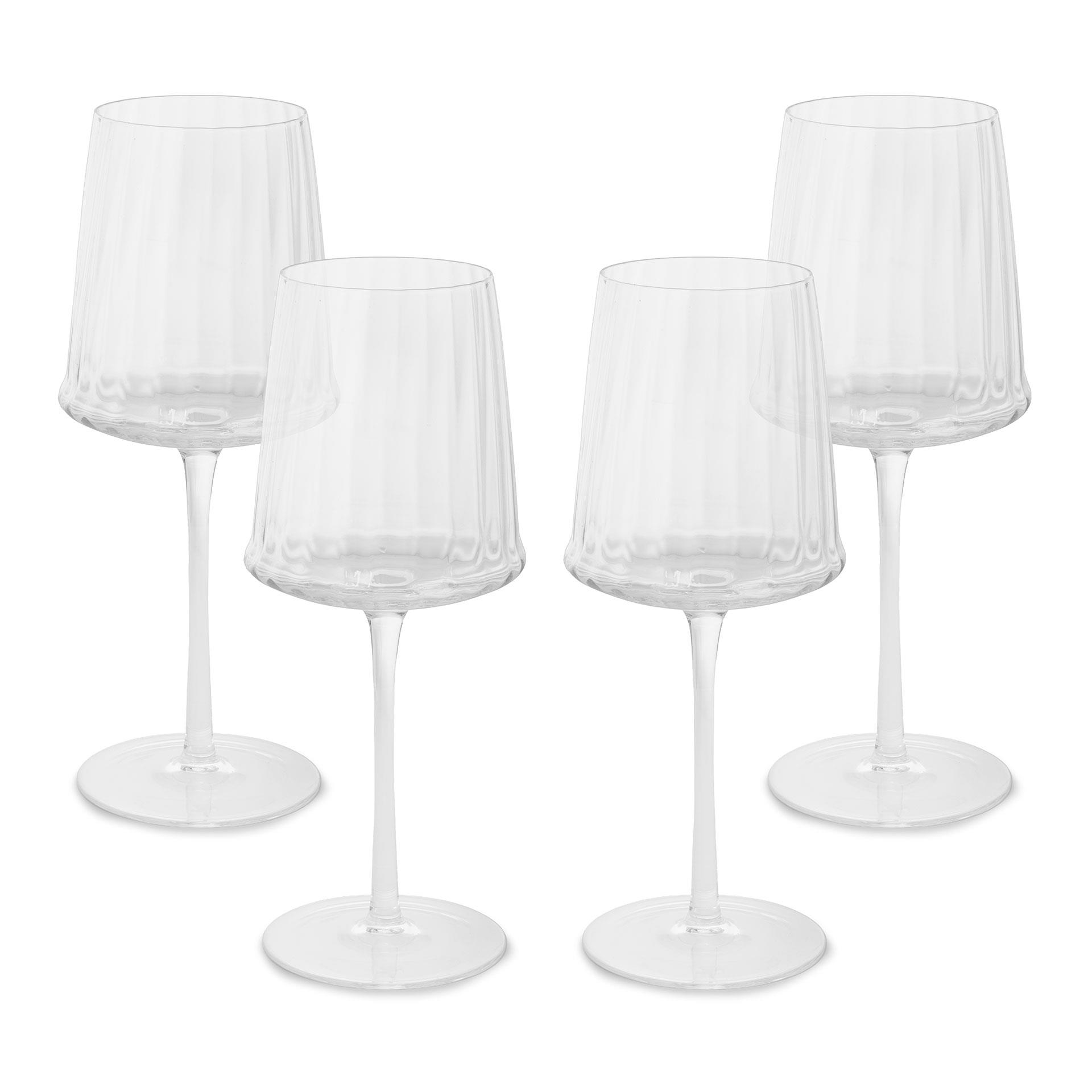 Vier elegante Weingläser aus klarem Kristallglas mit einer modernen konischen Kelchform
