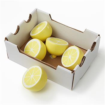 Limoni in cassettina da frutta in legno