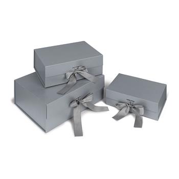 3 magnetische Geschenkschachteln, in Silber-Anthrazit Farbe, mit Schlaufen in 3 Grössen