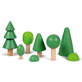 Huit arbres en bois de hêtre de formes différentes dans des tons verts
