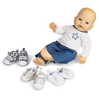 Tre paia di sneaker per bambole in bianco, argento e look zebrato in un set per bambole Baby Love, con chiusura in velcro o lacci