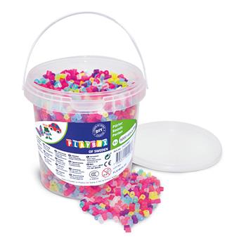 Seau contenant 5'000 perles à repasser scintillantes aux couleurs vives, idéales pour des motifs créatifs et des idées de bricolage étincelantes