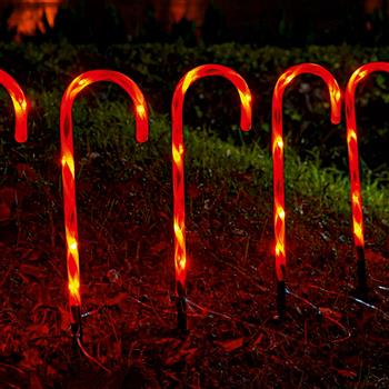 Acht blinkende LED-Zuckerstangen in Rot-Weiss mit Erdspiessen als festliche Weihnachtsbeleuchtung für Garten und Wege