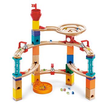 Quadrilla Castle Escape, mehrstöckige Holz-Kugelbahn mit Drehturm, Spiraltrichter, zwei transparenten Treppenhäusern und drei hängenden Glocken