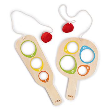 Due racchette in legno con anelli colorati e una pallina rossa legata a un cordino ciascuna come set da gioco Swing and Loop