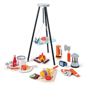 Set da campeggio giocattolo: treppiede nero con padella appesa, piccolo focolare e vari accessori come coltello, lampada, tazza e alimenti finti