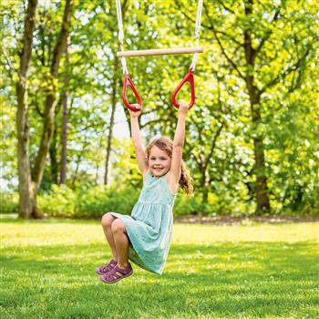 Altalena trapezio BEA Toys in legno massello con 2 maniglie da ginnastica, corde regolabili in lunghezza e anelli metallici per il giardino