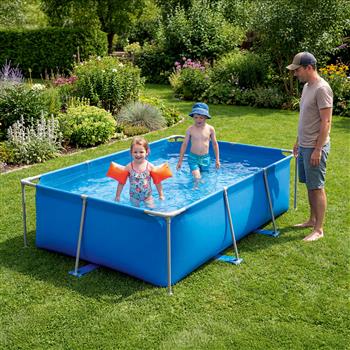 Kinder Lernschwimmbecken mit stabilem Stahlrahmen und rechteckiger Form im Gartenstil