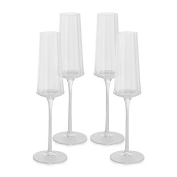Quatre élégants verres à champagne élancés en cristal transparent avec une forme moderne légèrement conique
